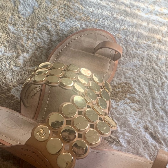 Ladies beautiful Vince Camuto Sandals - Picture 2 of 6